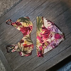 34DD Bra sized bikini 34 E & Medium bottoms